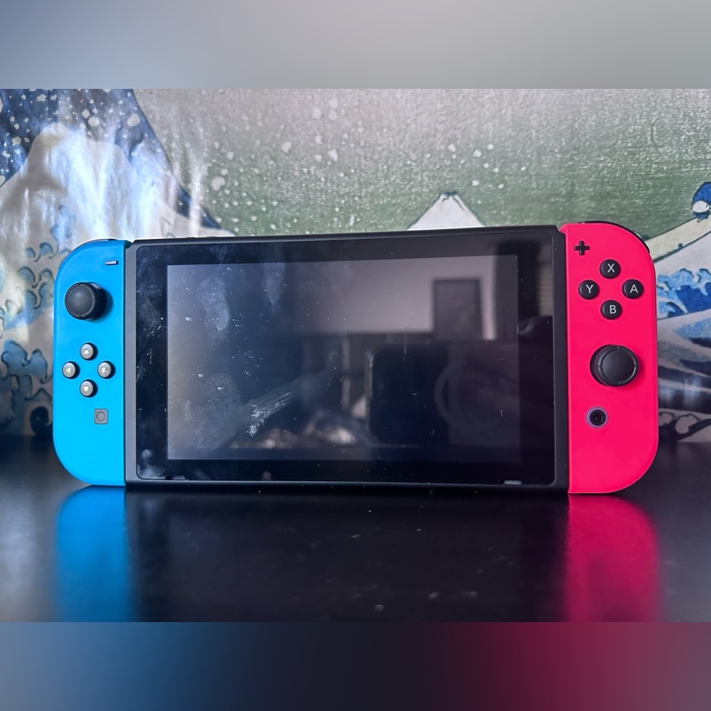 Nintendo Switch - Picture 3 of 4